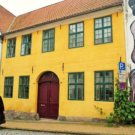 Das Gelbe Haus - Drei Besondere Ferienwohnungen Фленсбург Экстерьер фото